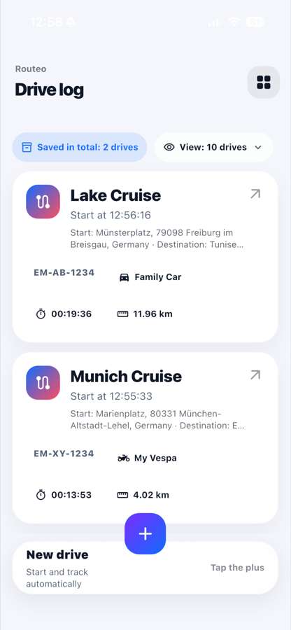 Routeo Drive Log im hellen Design mit gespeicherten Fahrten